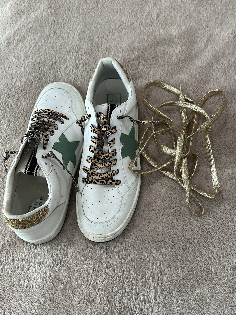 ShuShop White Sneakers with Green Star and Gold Glitter Heel